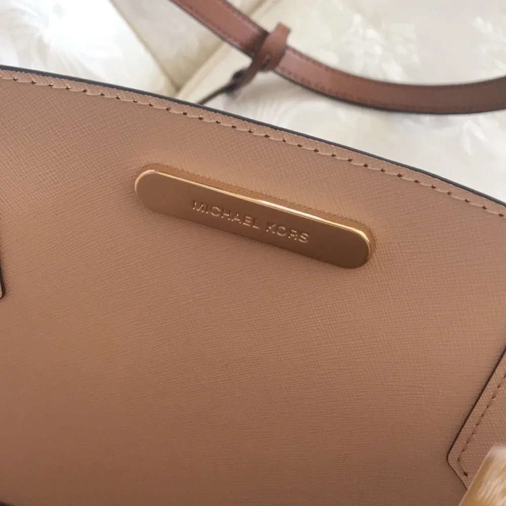 Brand New Michael Kors Leather Lg Drawstring Tote - Picture 13 of 14